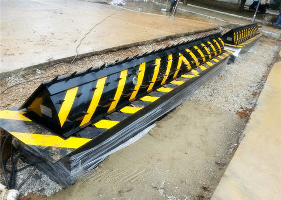 Fahrzeugsteuerung Automatischer Aufsteiger Elektrohydraulischer Straßensperrer mit 70T-Achsbelastung PLC-Steuerung und Fernbedienung